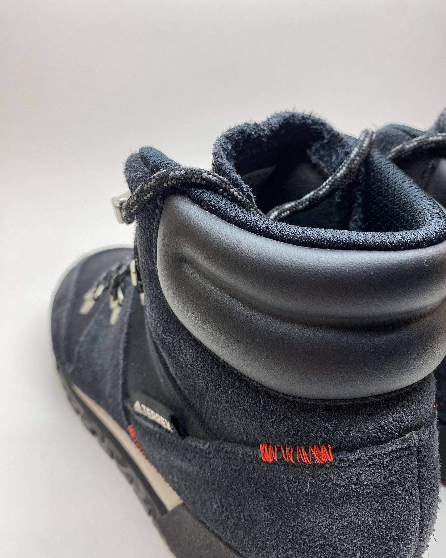Adidas 2020 Terrex Snowpitch Cold Hiking Suede Leather Boots Black Navy