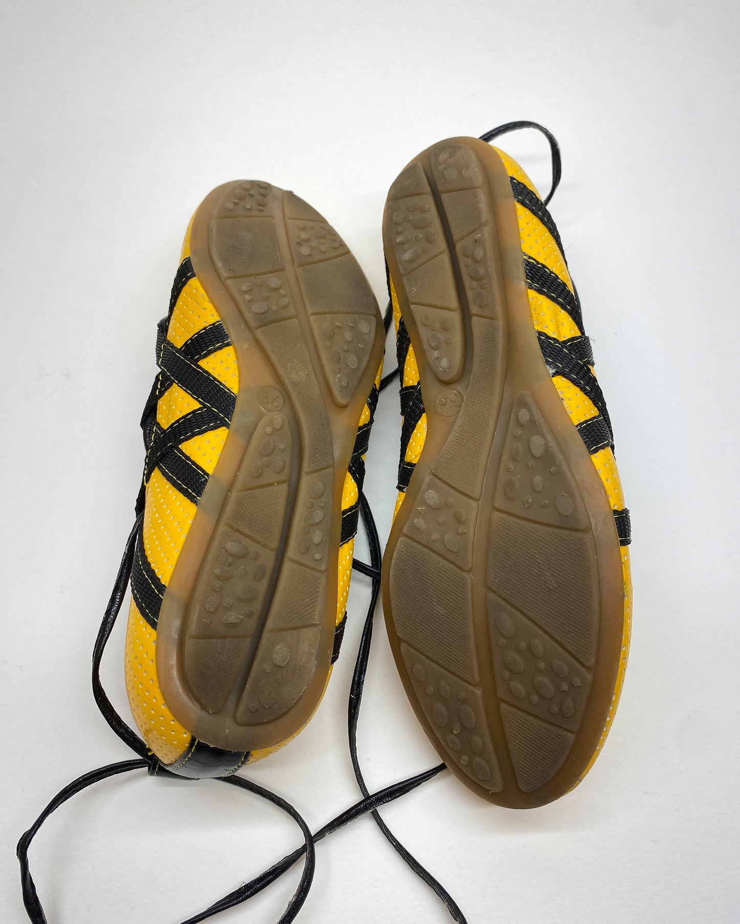 Akira 2000s String Ballerina Yellow Black