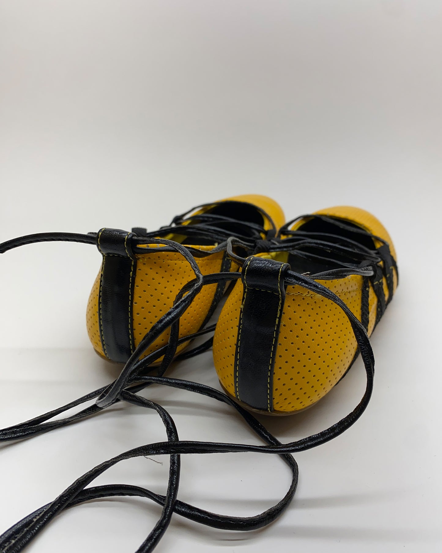 Akira 2000s String Ballerina Yellow Black