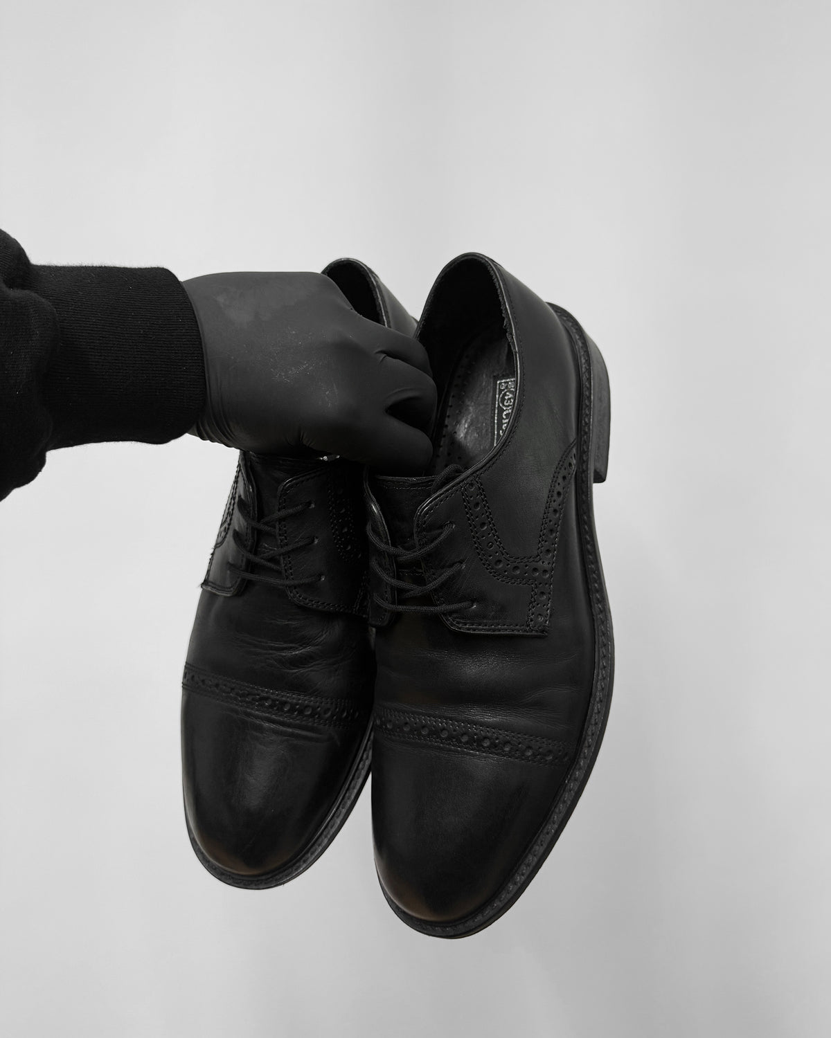 Vintage 2000s Leather Brogue Captoe Derby Shoes Black