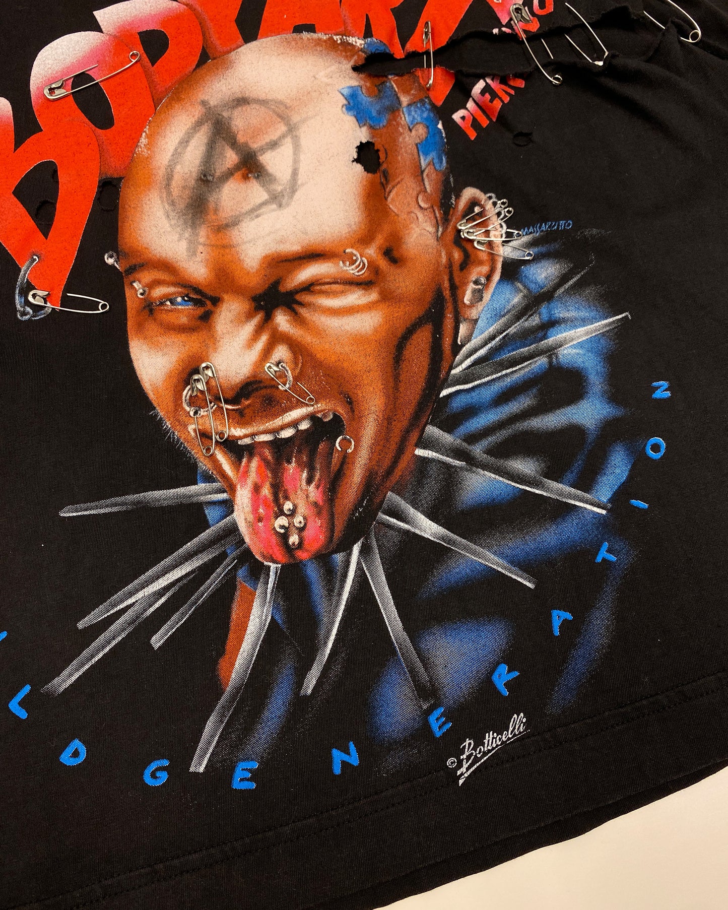 Vintage 2000s Cut Off Safety Pins Body Art Punk T-Shirt Black