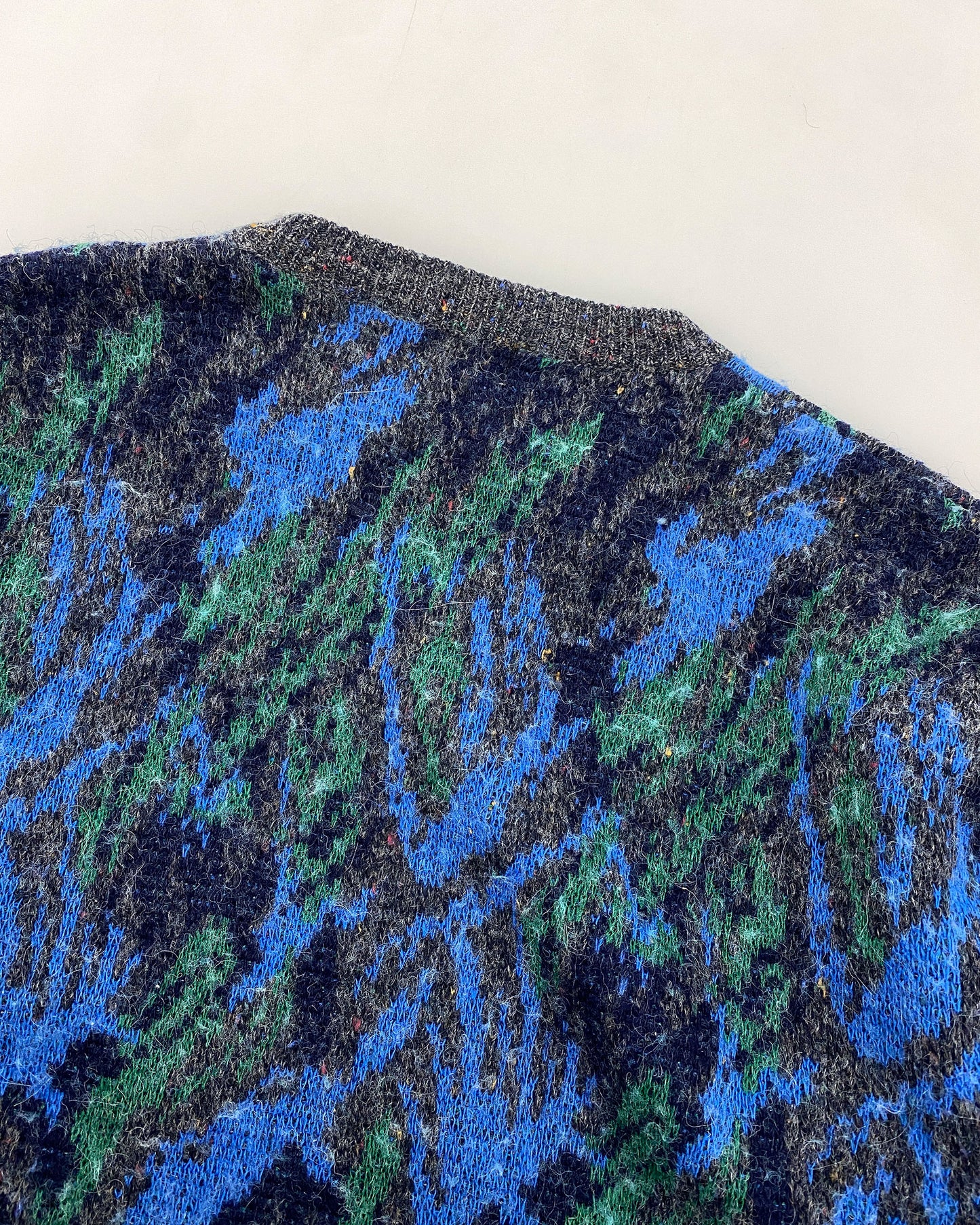 Hugo Boss 1980er Abstrakter Wollstrickpullover Grün Blau 