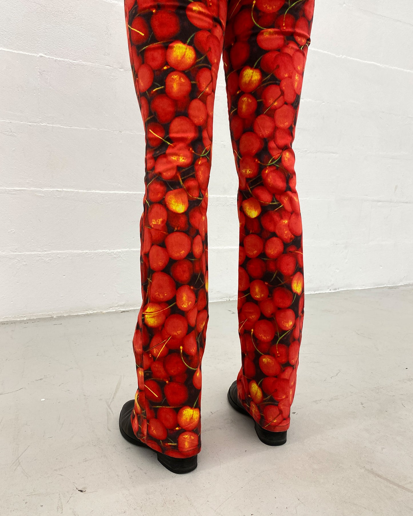 Dolce & Gabbana 2000s Cherry All Over Print Flared Pants Red