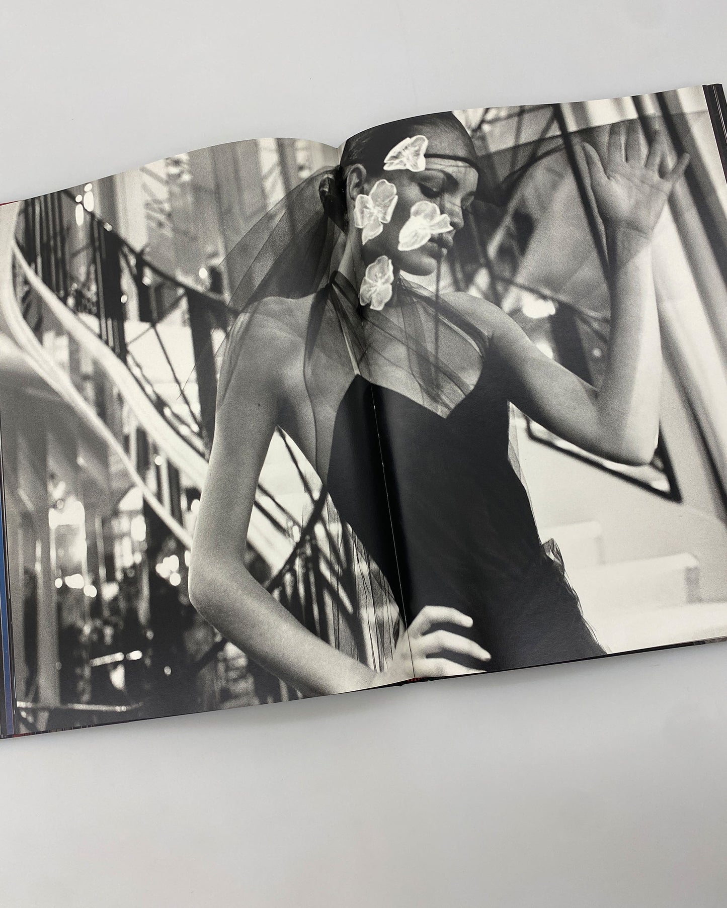 te Neues 1999 Front Row Back Stage Mario Testino Book