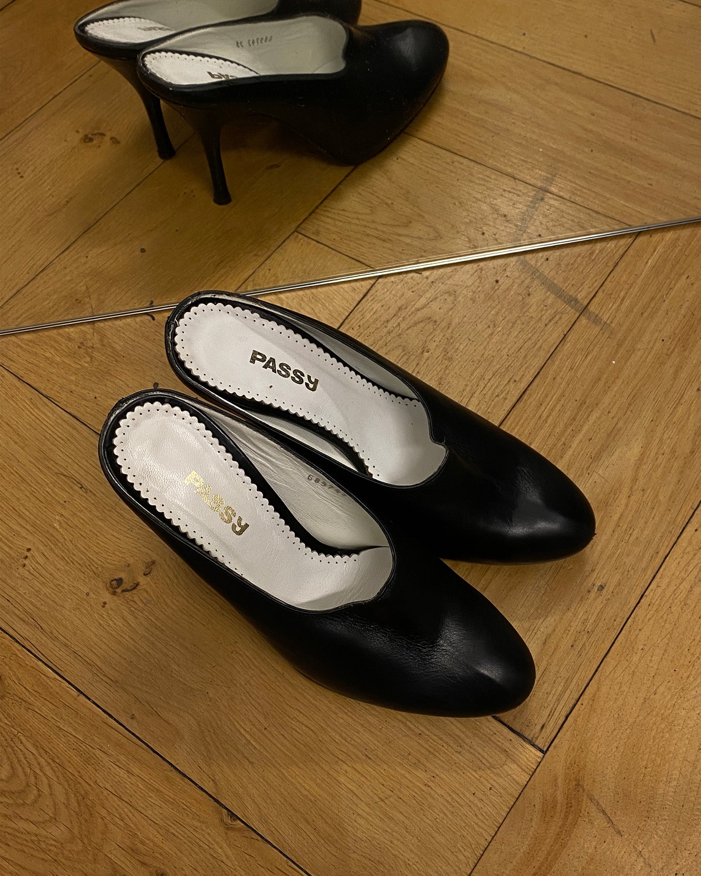 Passy 1990s Leather Heels Black