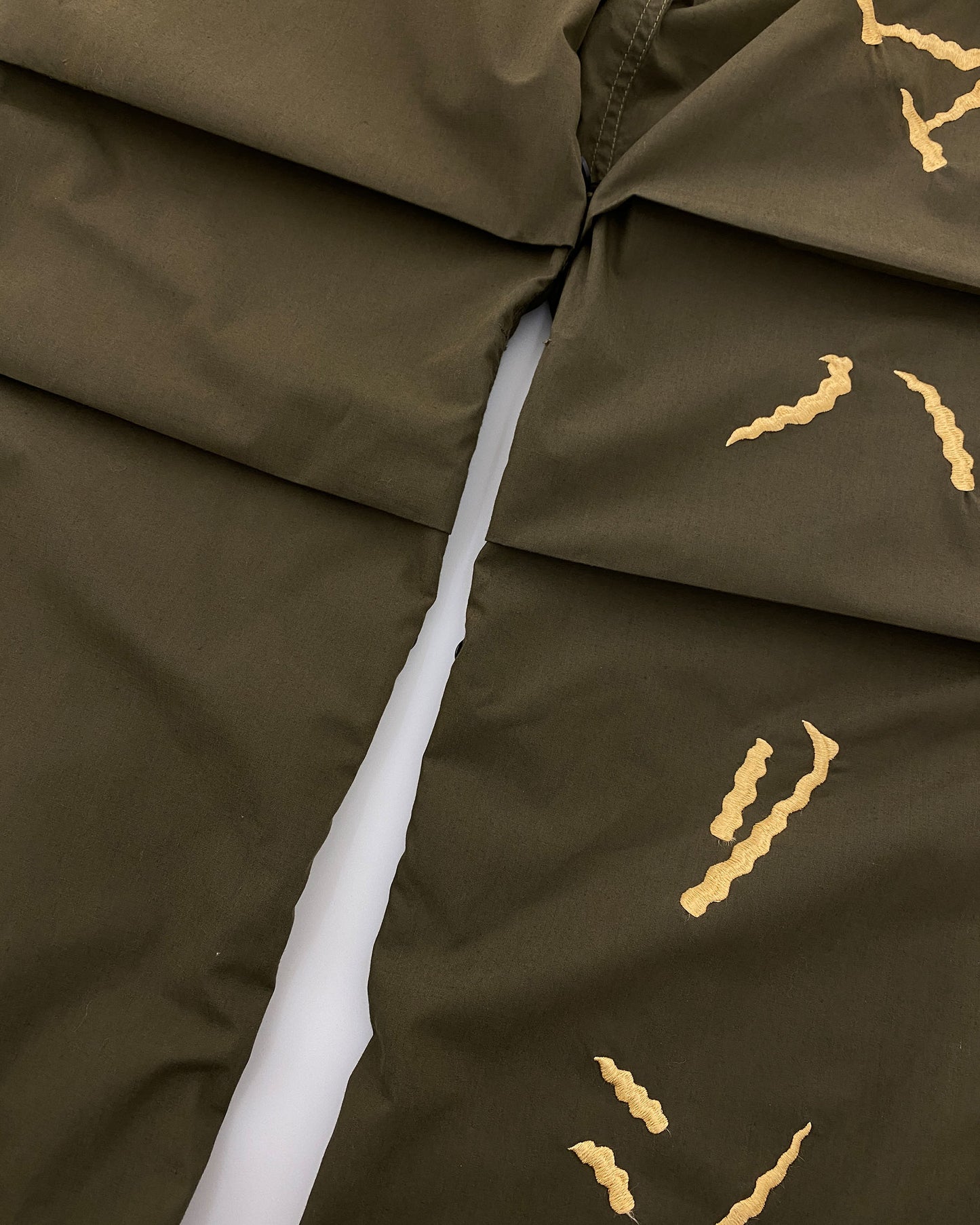 Maharishi 1990er Jahre Bestickte Drachen-Snopants Fallschirmhose Khaki Grün 