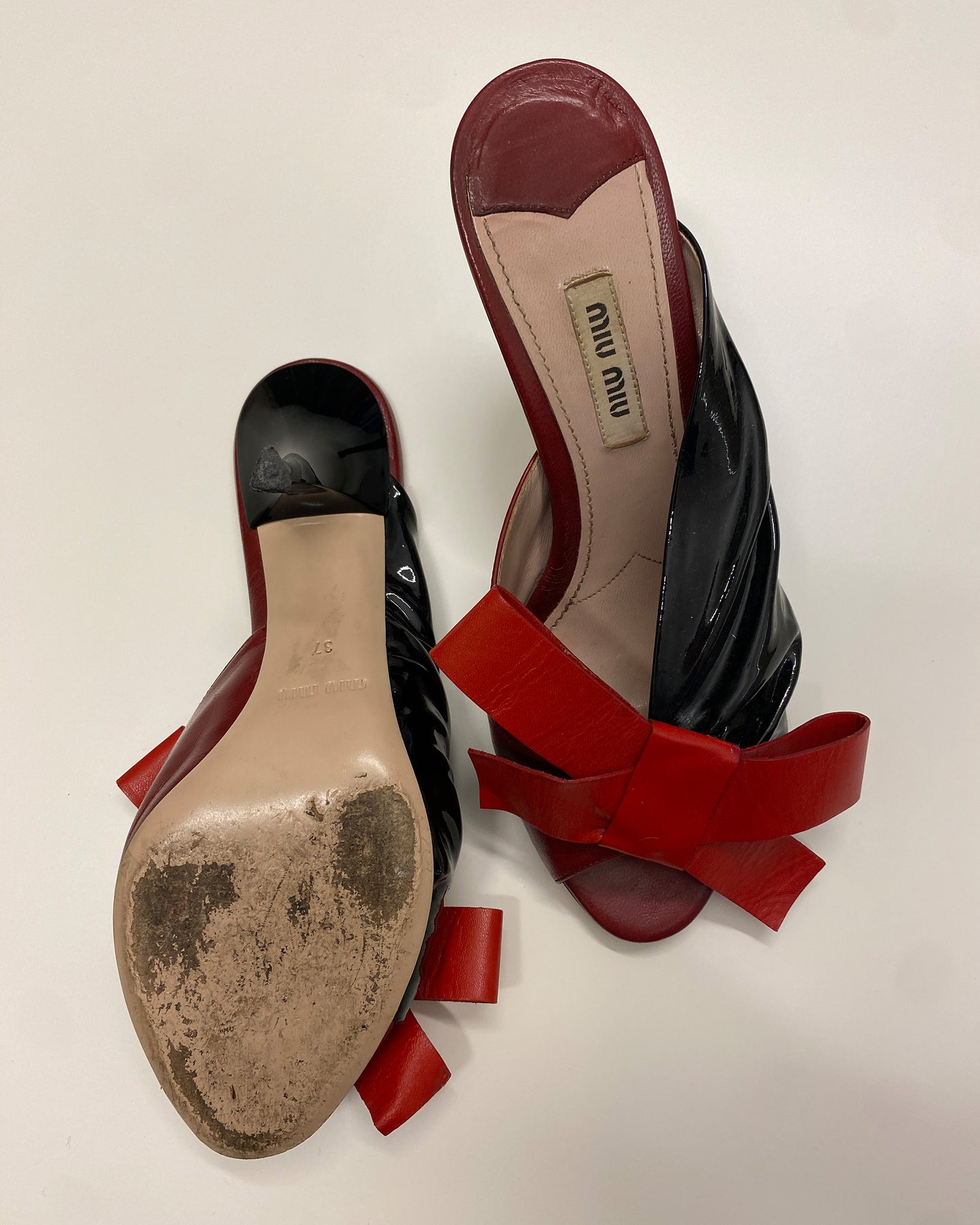 Miu Miu 2000s Patent Leather Bow Heels Black Red