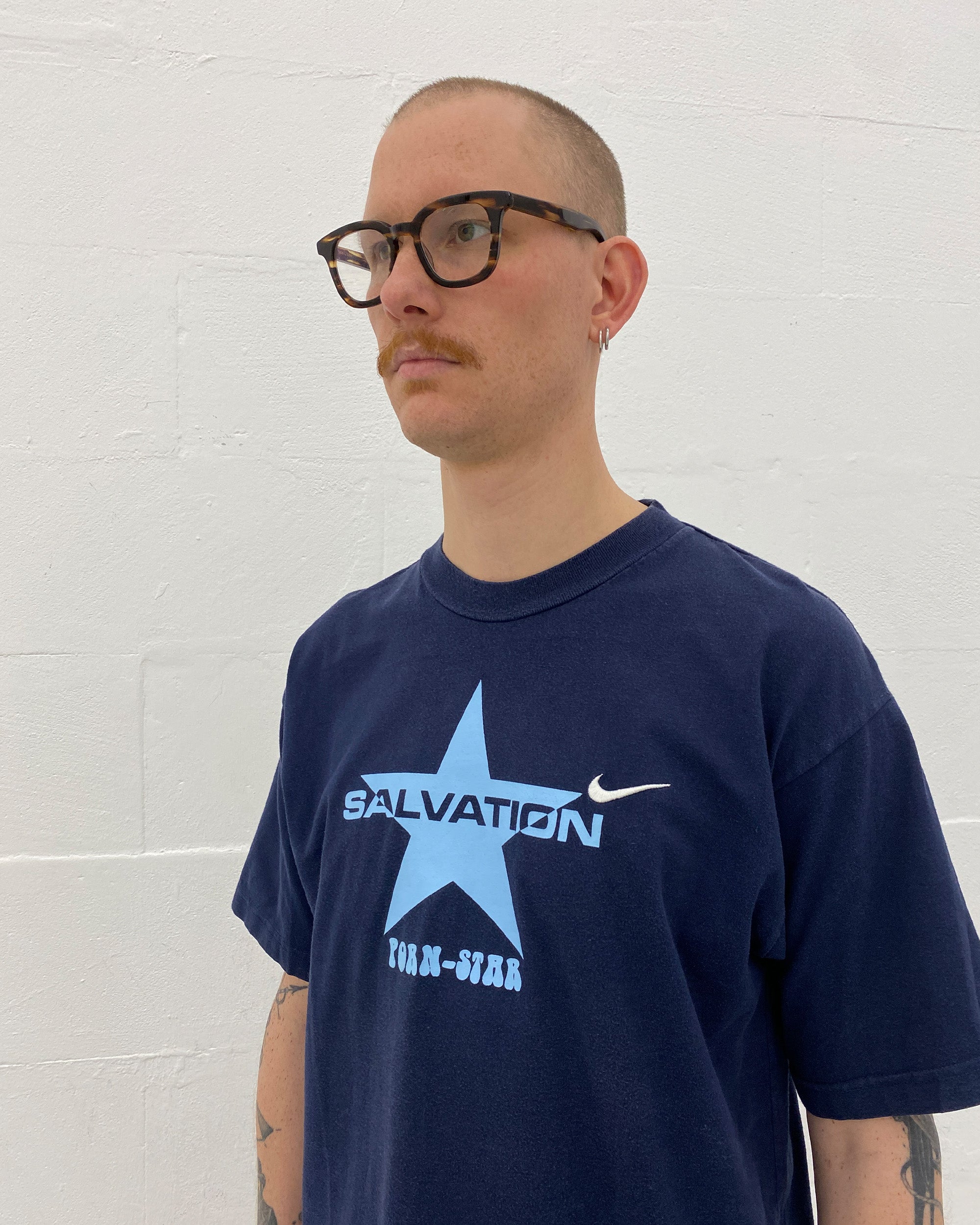 Salvation x Nike 1990s Porn-Star T-Shirt Navy – Knud Peters