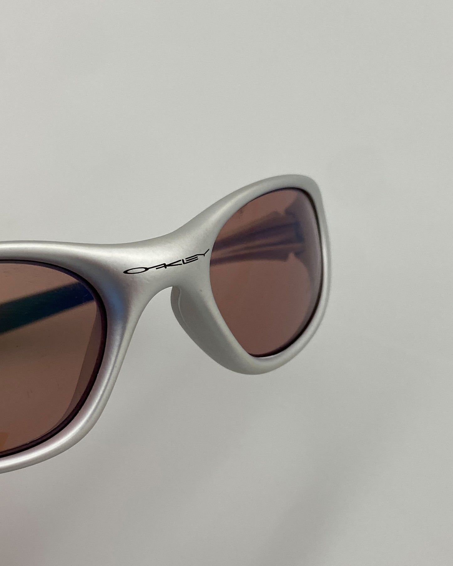 Oakley 2000s Minute 1.0 Sunglasses Grey
