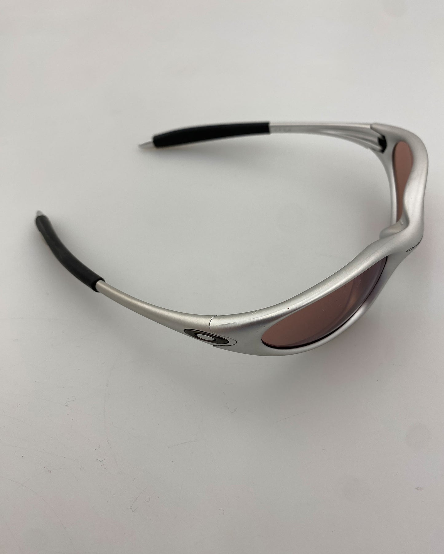 Oakley 2000s Minute 1.0 Sunglasses Grey