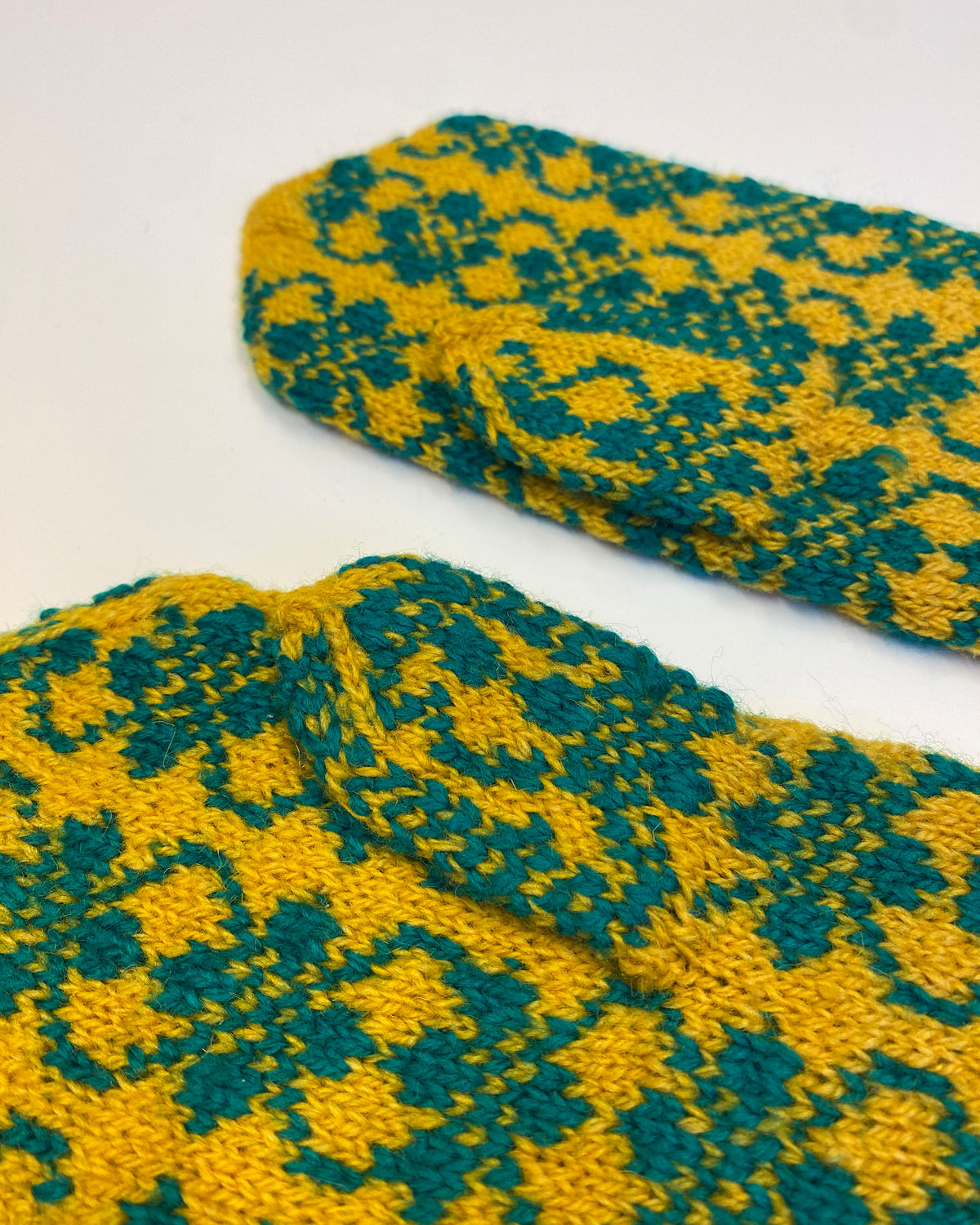 Vintage 1990s Knit Pattern Gloves Yellow Green