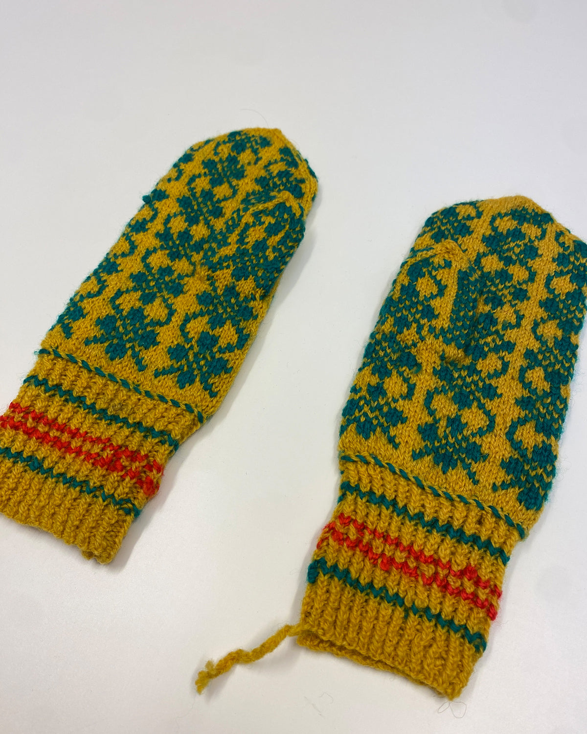 Vintage 1990s Knit Pattern Gloves Yellow Green