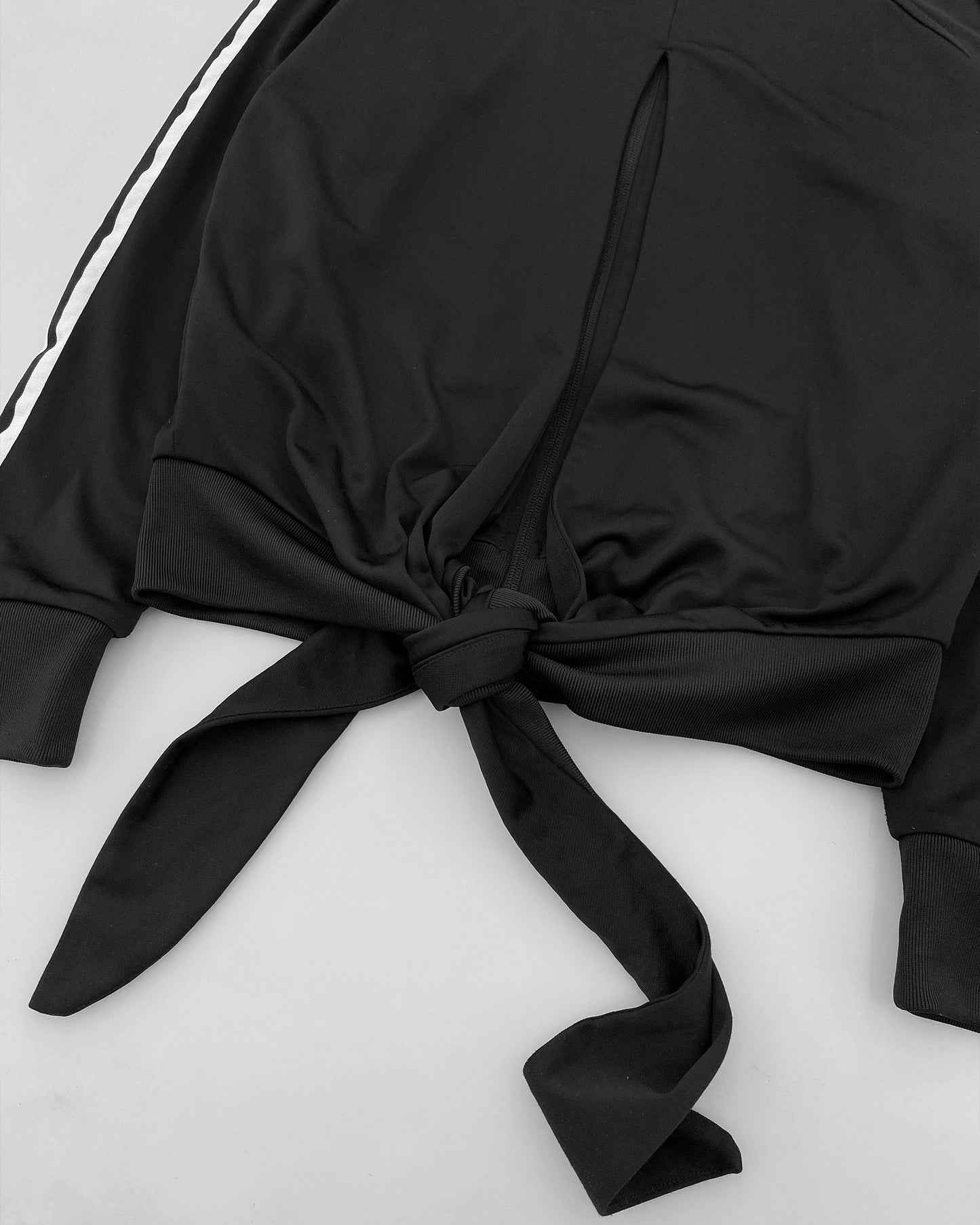 Jeremy Scott x Adidas 2010er Trainingsjacke mit offenem Rücken, Schwarz 