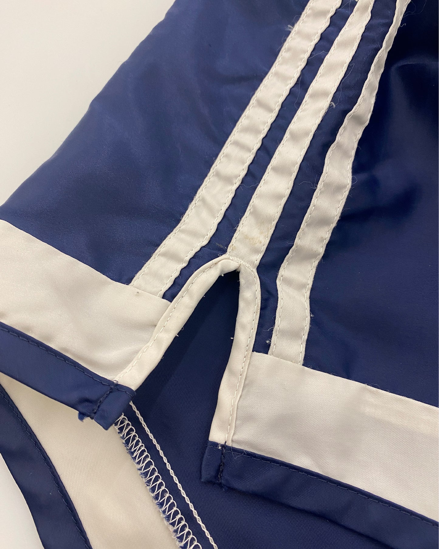 Adidas 1990er Sportshorts Marineblau 