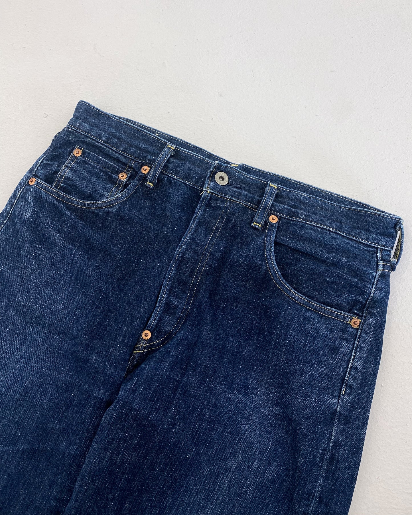 Levis 1990er 702xx Japan Big E Buckleback Selvedge Denim Blau 