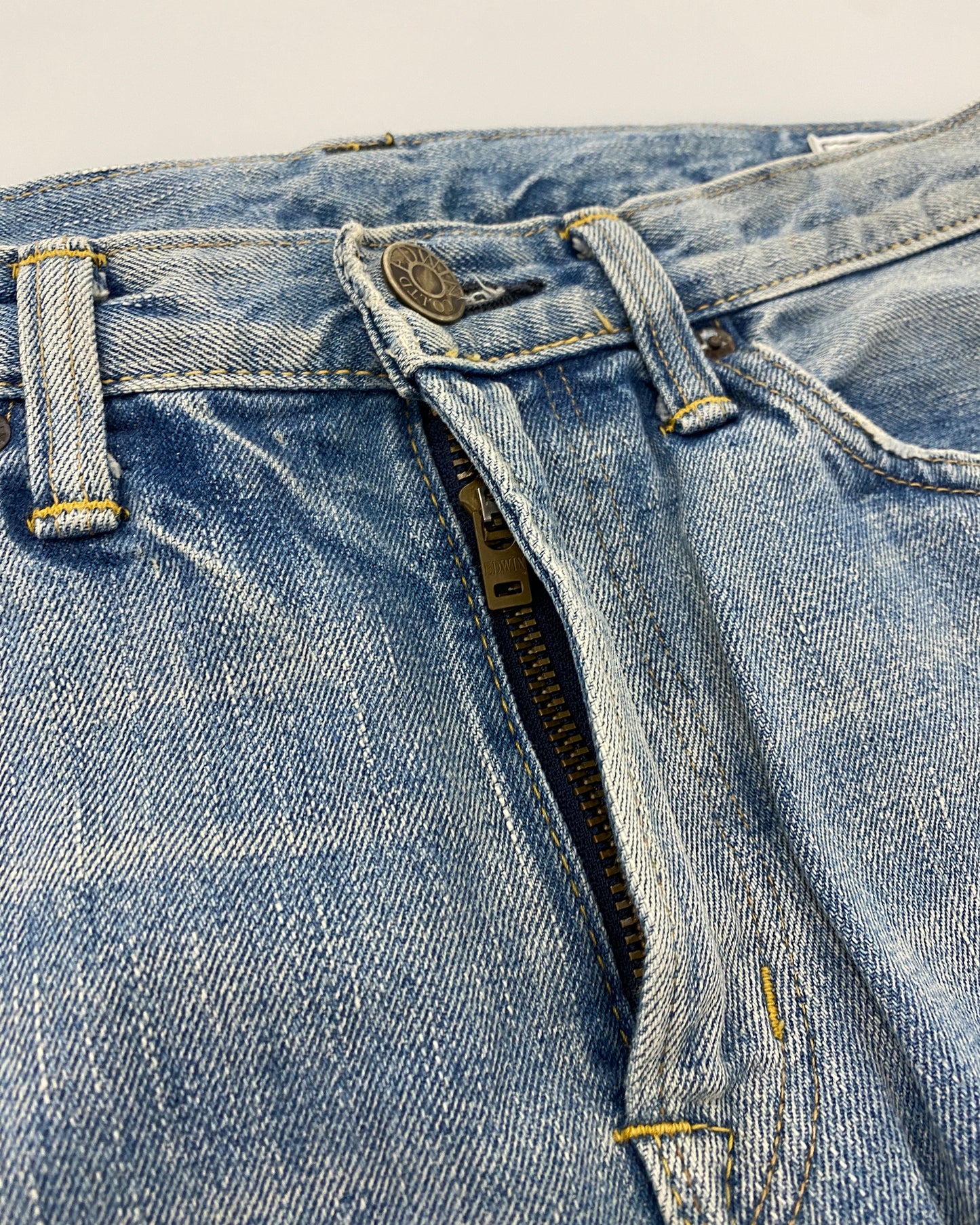 Edwin 1990er Selvedge Denim, verblasstes Hellblau 