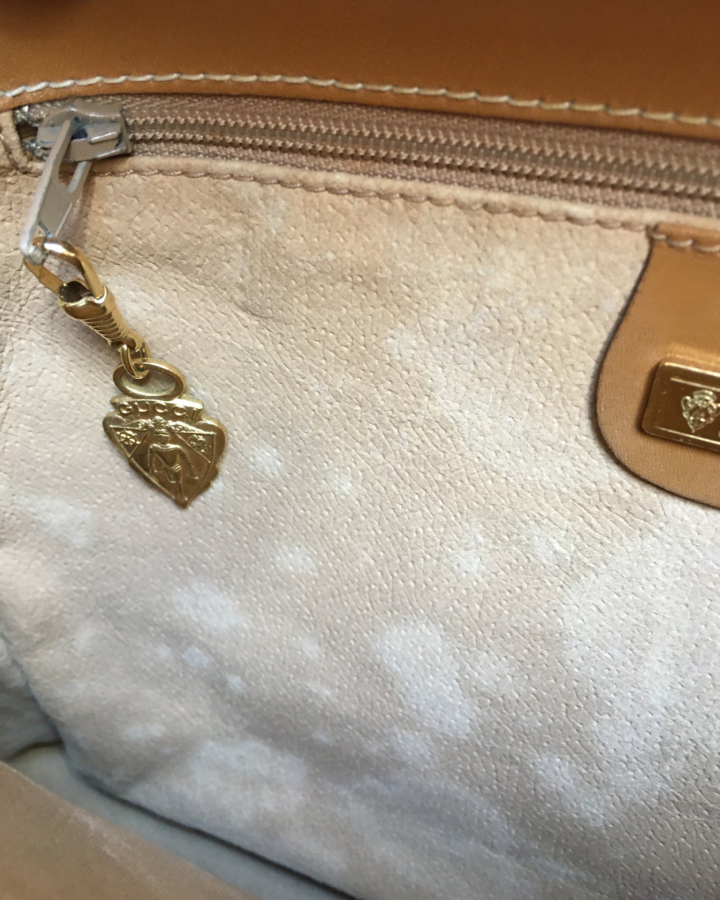 Gucci 1980er Handtasche Beige Monogramm 