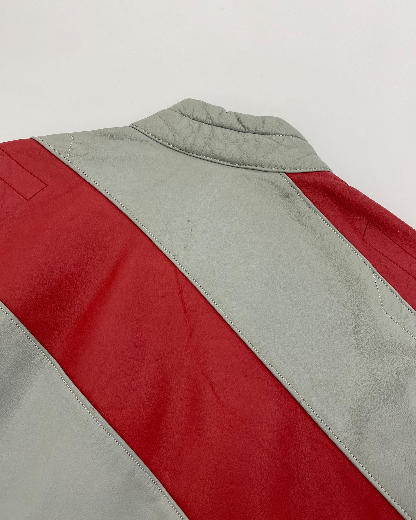 Harro 1980er Diagonal gestreifte Lederjacke Rot Grau 