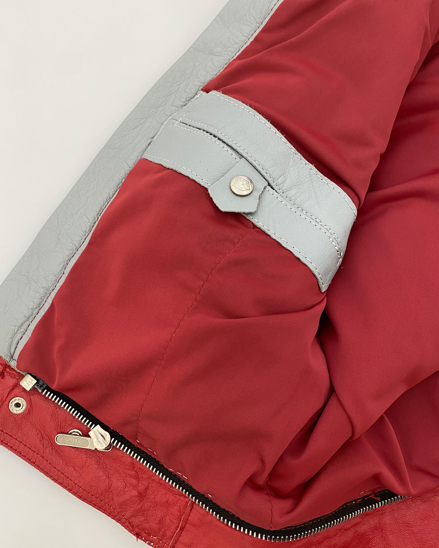 Harro 1980er Diagonal gestreifte Lederjacke Rot Grau 