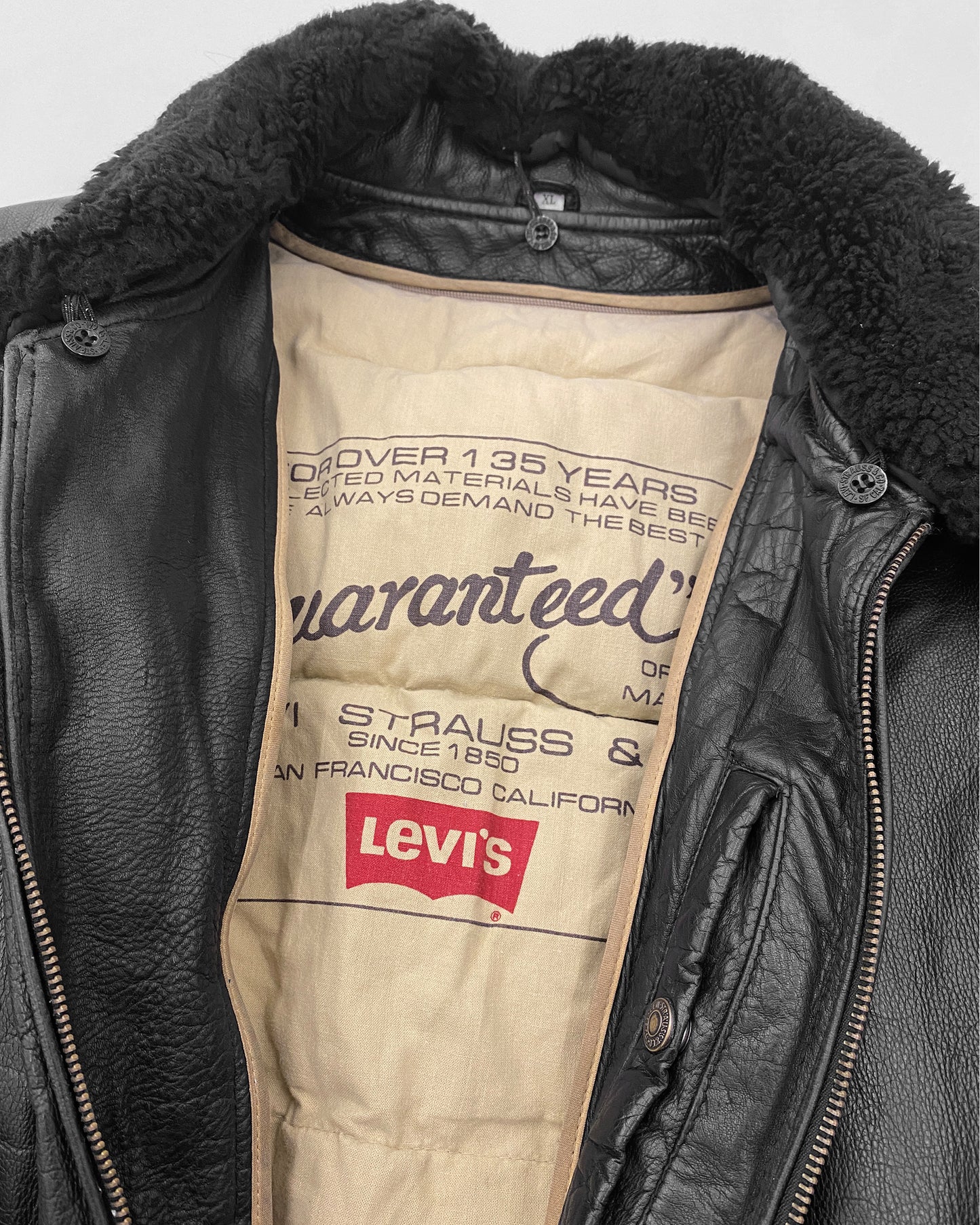 Levis 1980s – Gepolsterte Fliegerjacke aus Leder in Schwarz 