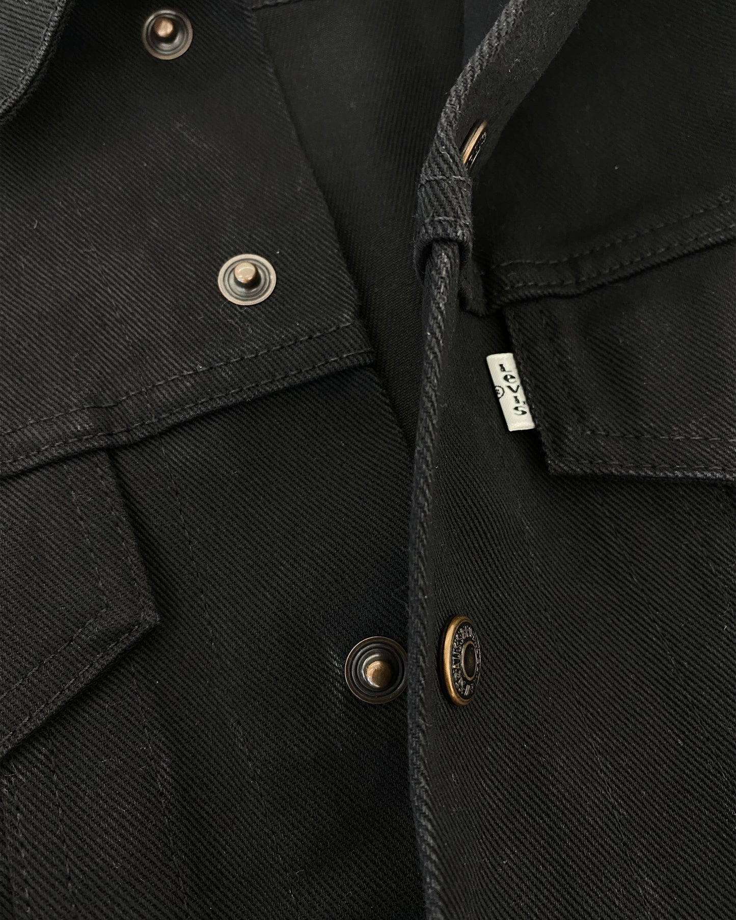 Levis 1998 Type 3 – Schwarze Jeansjacke mit Druckknöpfen 