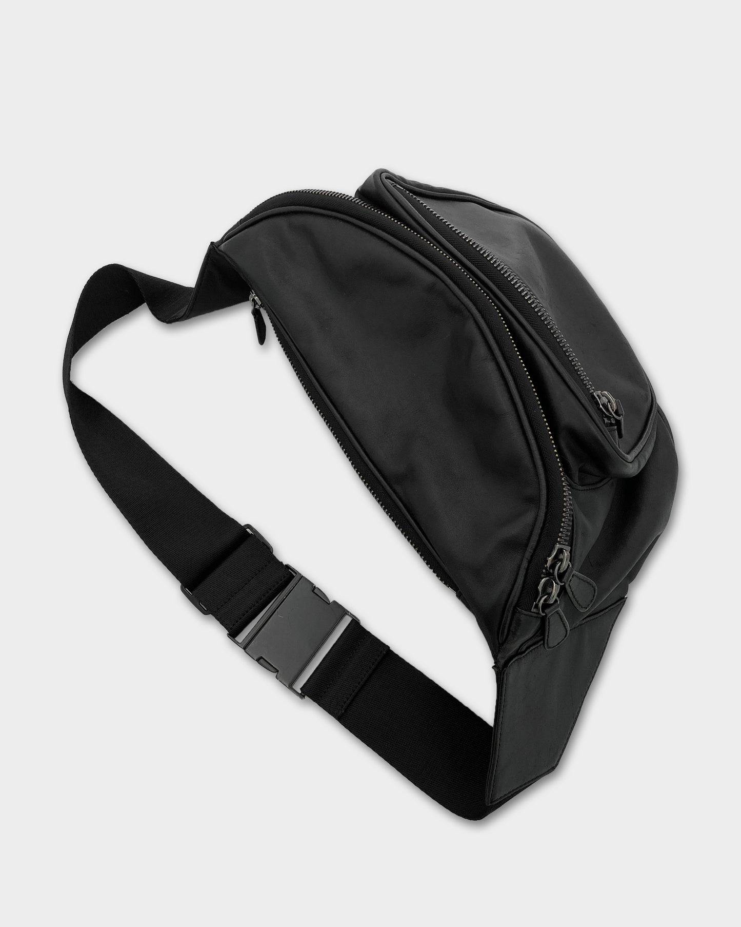 Maison Martin Margiela x H&amp;M 2012 Übergroße Gürteltasche aus Leder in Schwarz 