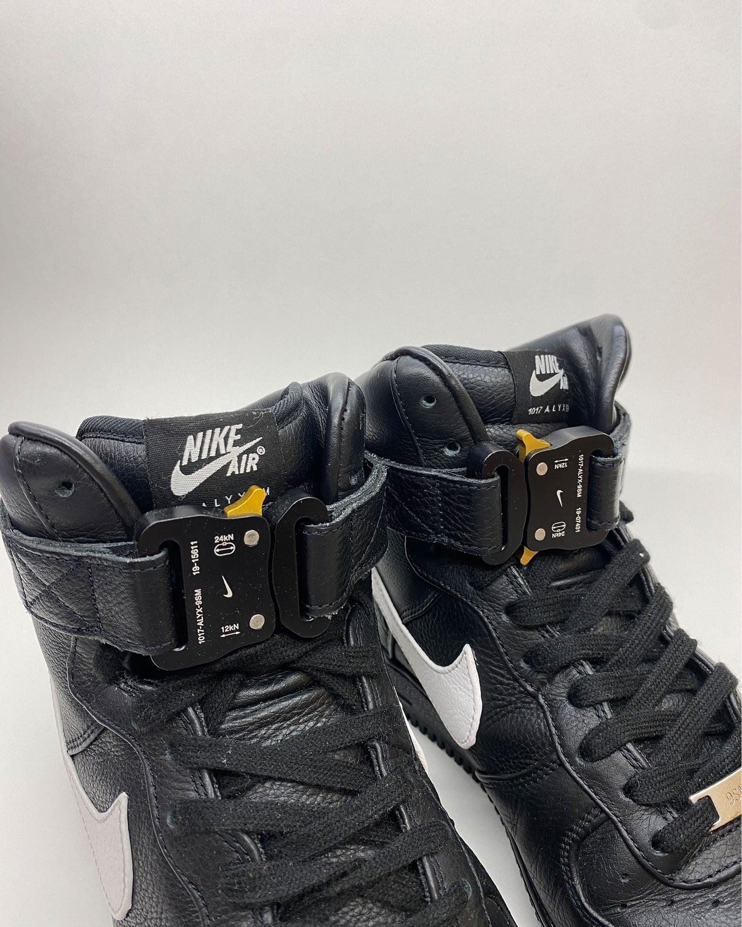 1017 ALYX 9SM x Nike 2020 Air Force 1 High Sneaker Schwarz Weiß 