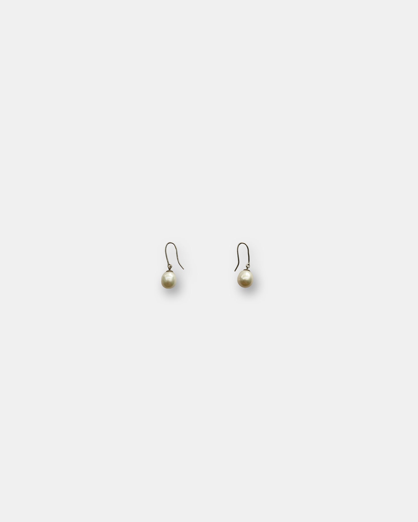 Vintage 1990s Pearl Earring Pair White Silver