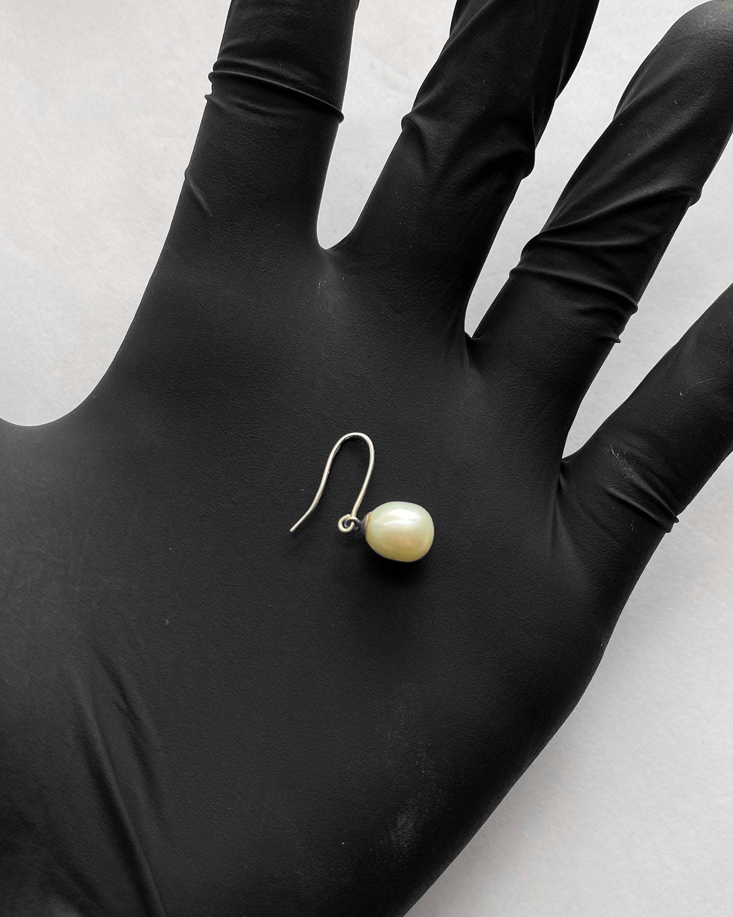 Vintage 1990s Pearl Earring Pair White Silver