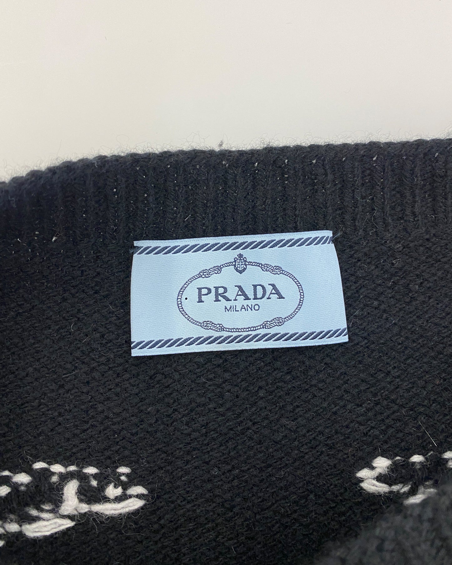 Prada AW2017 Blumenstrickpullover Schwarz 