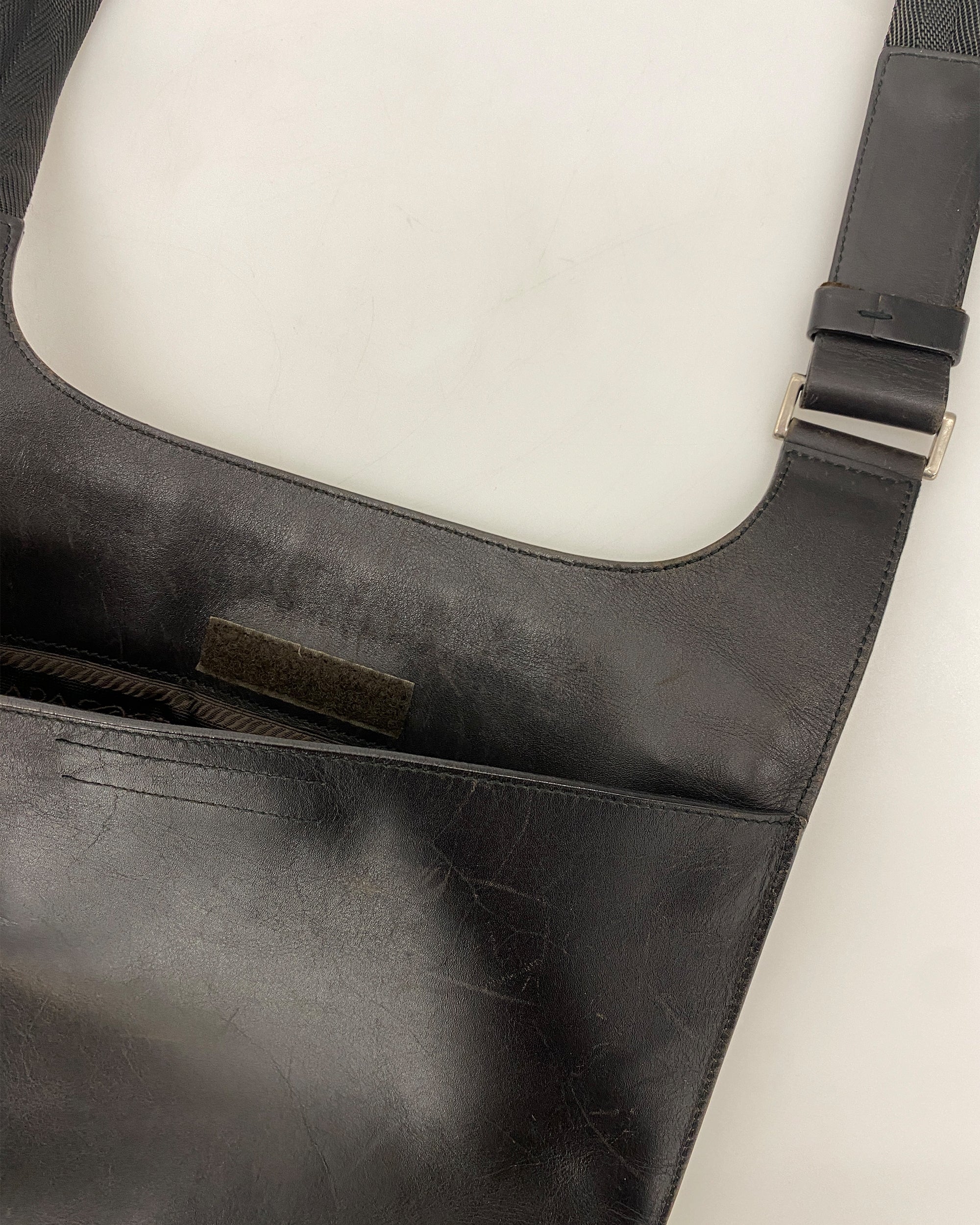 Prada SS1999 Leather Shoulder Bag Dark Brown – knudpeters Prada SS1999 Leather Shoulder Bag Dark Brown – knudpeters