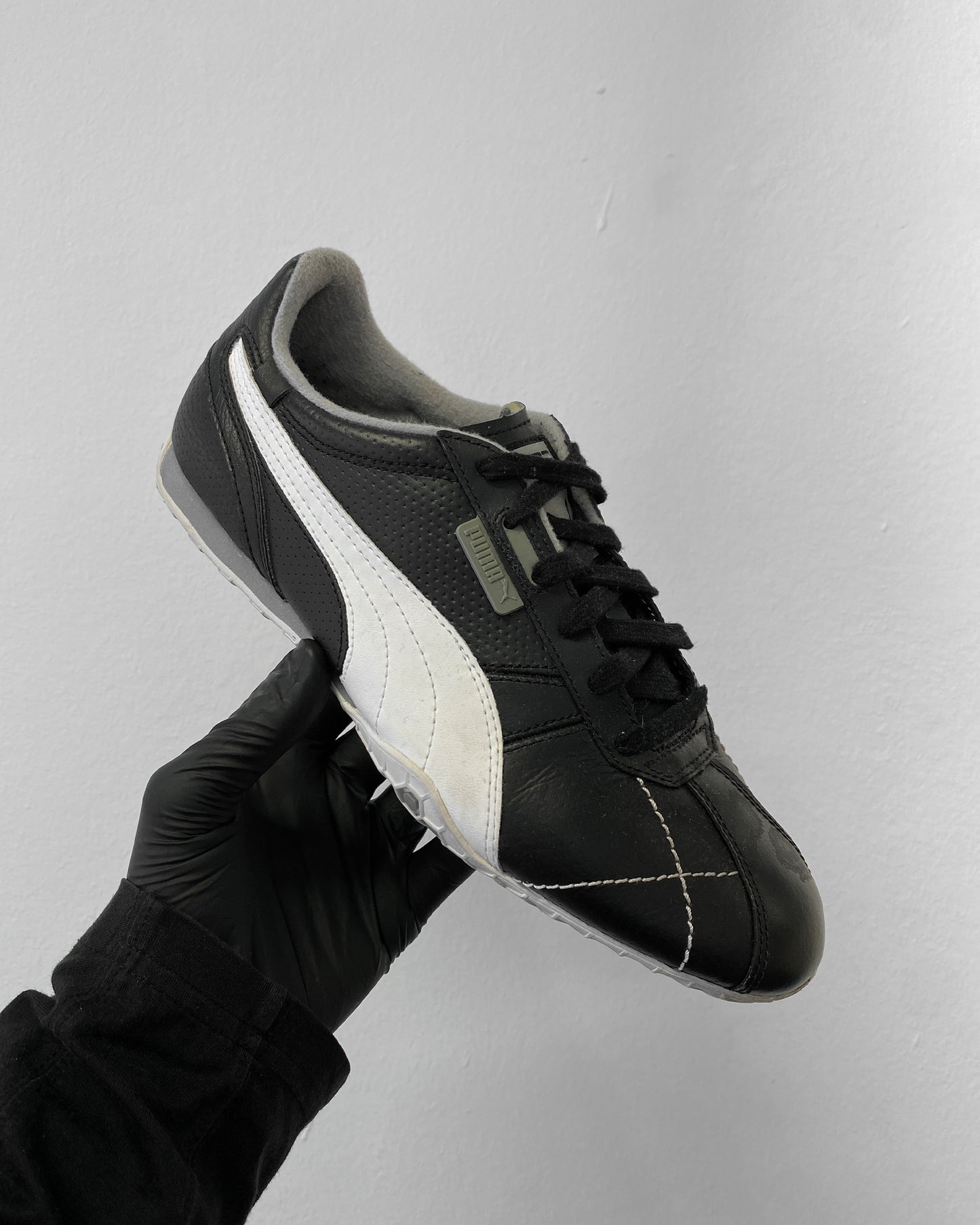 Puma 2000s Sneaker mit Wabensohle, Schwarz 