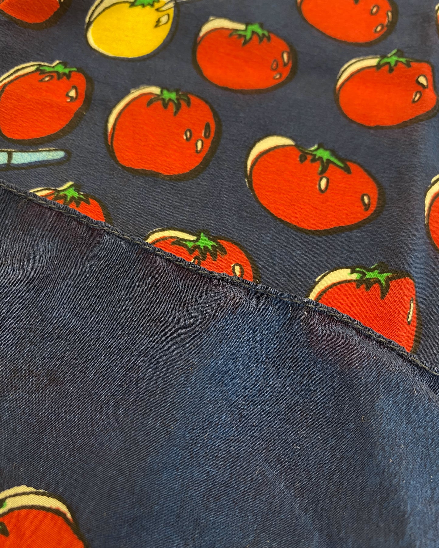 Vintage 1990er Tomaten Grafik Seide Carré Navy 