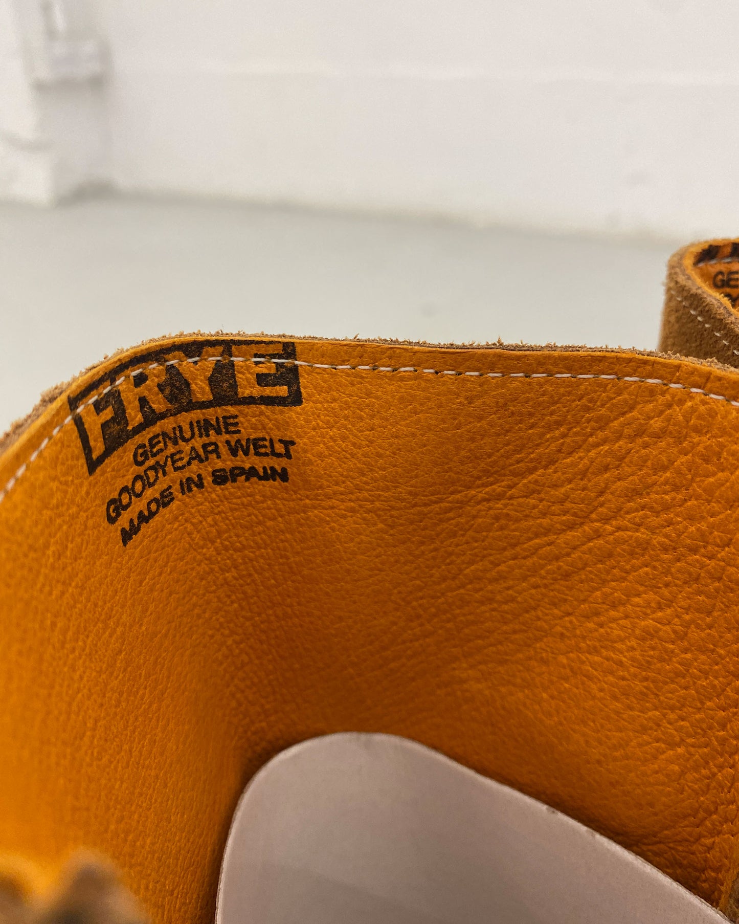 Frye 2000s Cowboystiefel aus Wildleder in Braun 