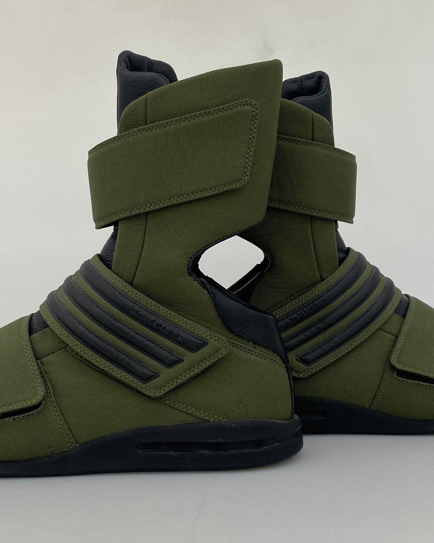 Y-3 2003 High Top Sneaker mit Klettverschluss Khaki 