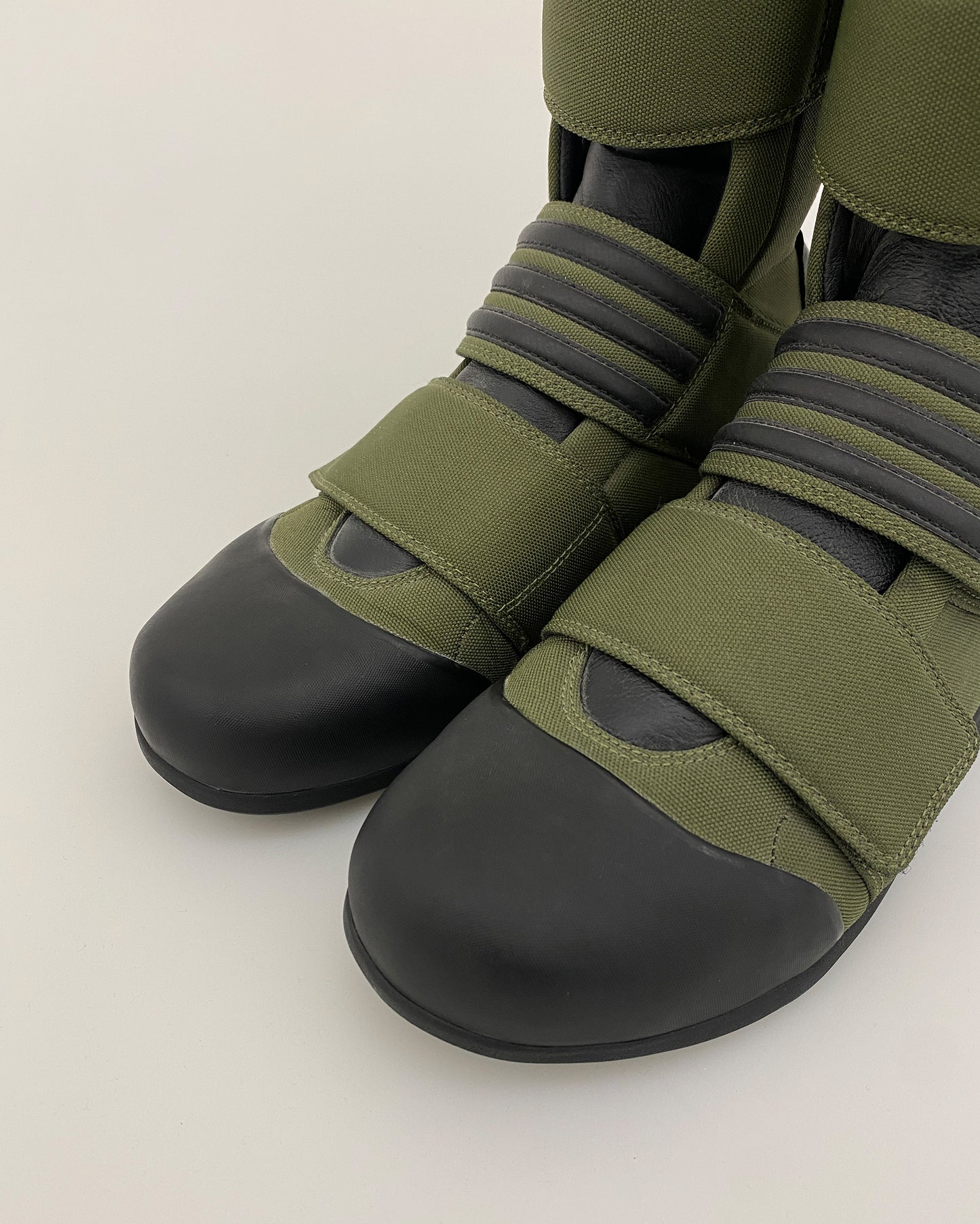 Y-3 2003 High Top Sneaker mit Klettverschluss Khaki 