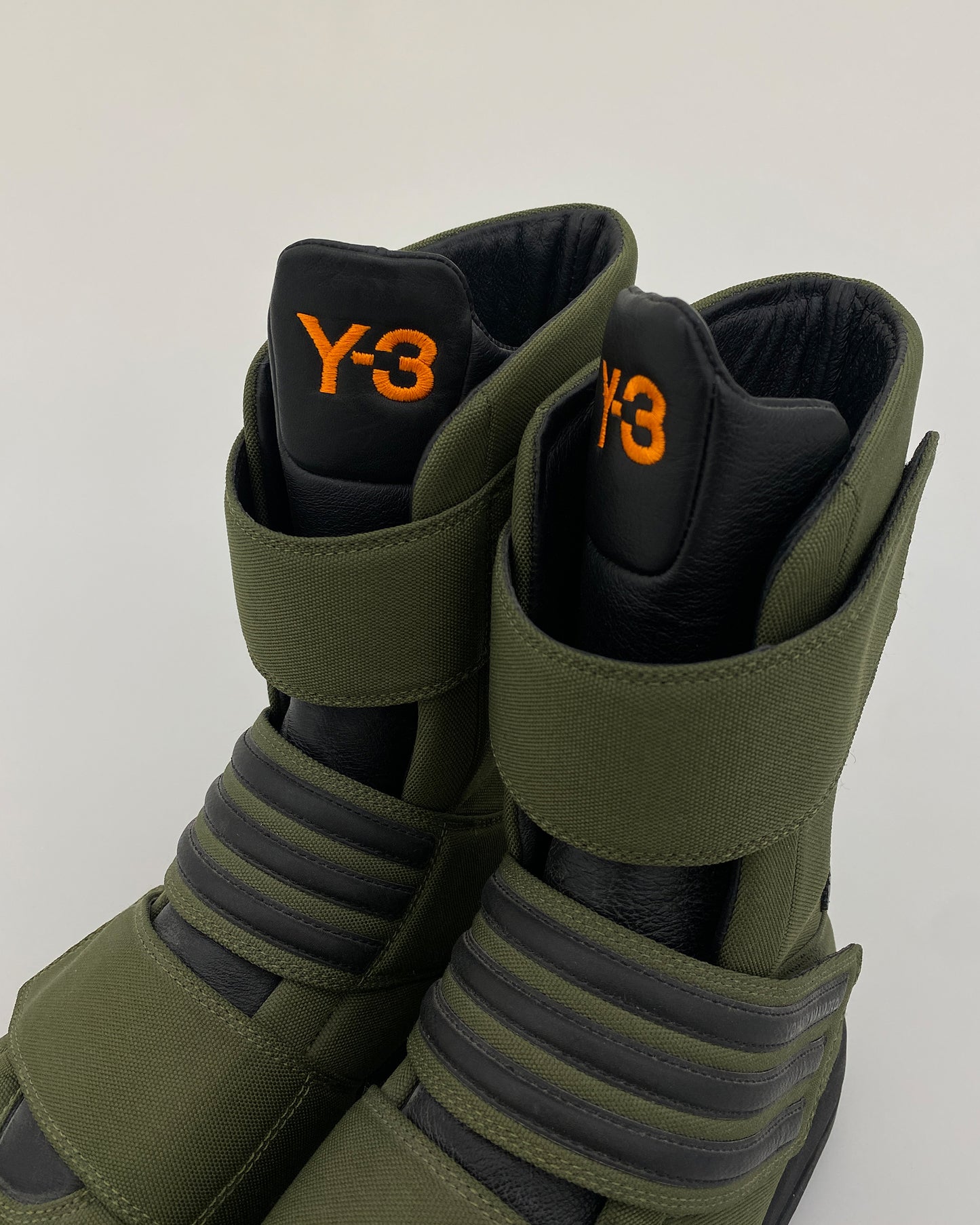 Y-3 2003 High Top Sneaker mit Klettverschluss Khaki 