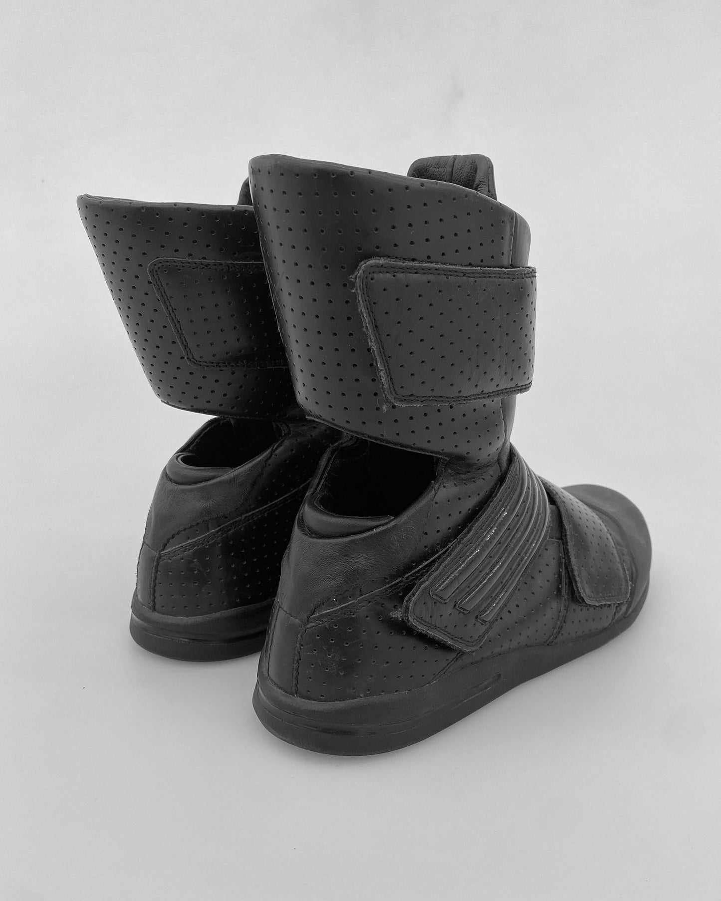 Y-3 2003 High Top Sneaker mit Klettverschluss Schwarz 