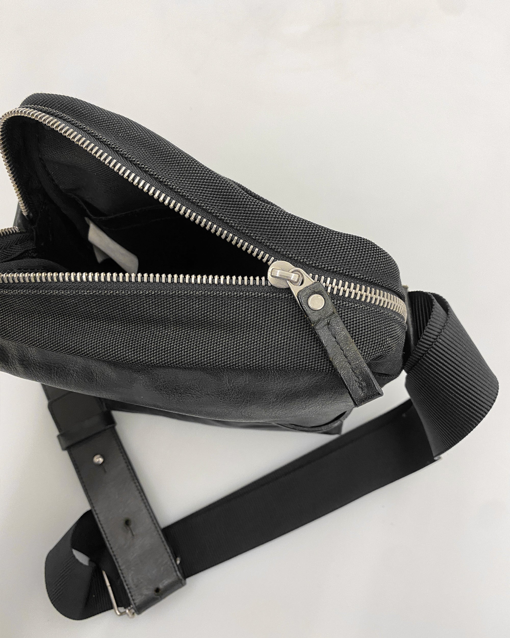 ・Yohji Yamamoto Y'saccs shoulder bag ヨウジ Y'saccs Yohji Yamamoto Nylon Shoulder Bag Unisex, Compact