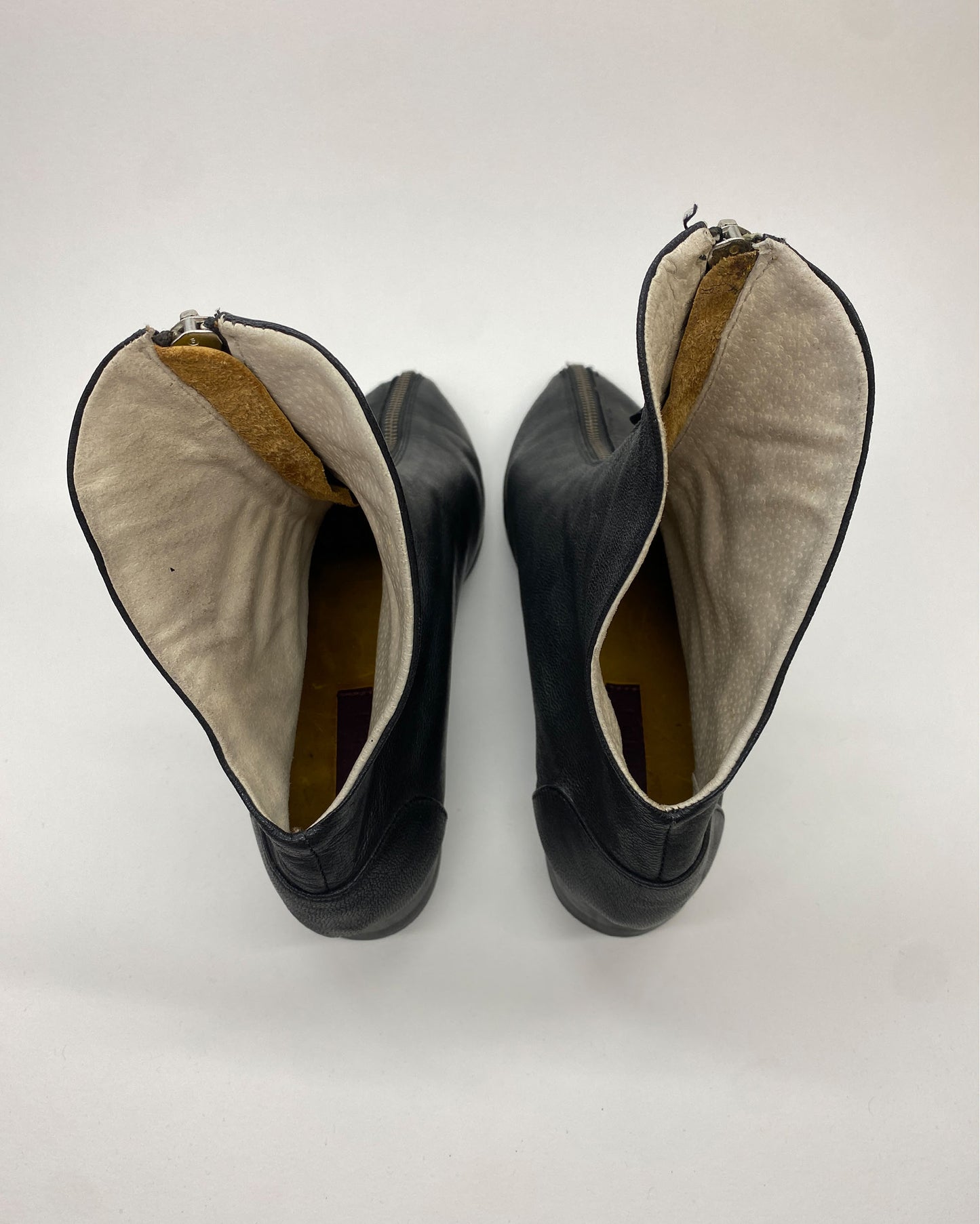 Papucei 2000s Front Zip Leather Shoes Black